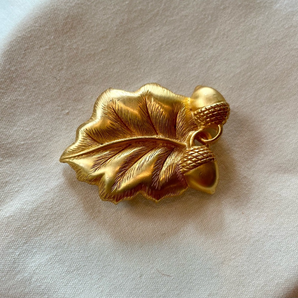 Paquette Oak Leaf/Acorn Belt Buckle - Picture 5 of 16